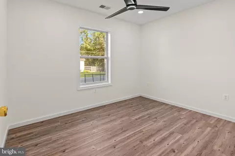 Bedroom - 4738 Idlewilde Rd, Shady Side, MD 20764 photo 2 of 3