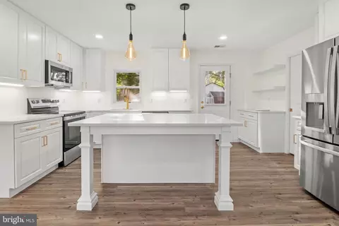 Kitchen - 4738 Idlewilde Rd, Shady Side, MD 20764 photo 2 of 6