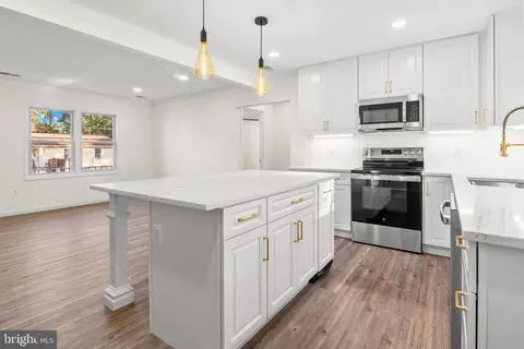 Kitchen - 4738 Idlewilde Rd, Shady Side, MD 20764 photo 3 of 6