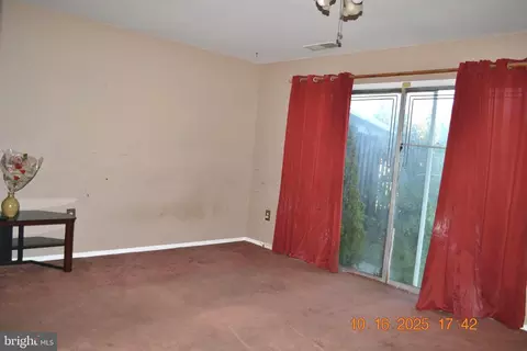 Living - 139 Shellcove Rd, Pasadena, MD 21122 photo 1 of 1