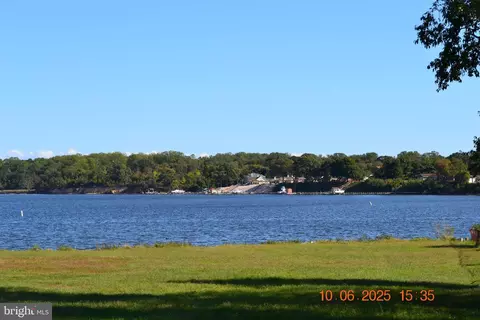 View/Area - 139 Shellcove Rd, Pasadena, MD 21122 photo 2 of 4
