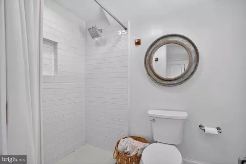 Bath - 20 Glen Ave, Annapolis, MD 21401 photo 3 of 4