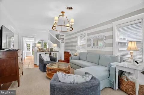 Living - 20 Glen Ave, Annapolis, MD 21401 photo 2 of 2