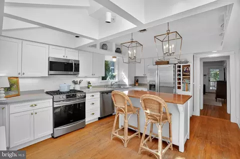 Kitchen - 20 Glen Ave, Annapolis, MD 21401 photo 2 of 2