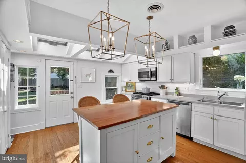 Kitchen - 20 Glen Ave, Annapolis, MD 21401 photo 1 of 2