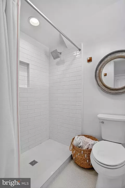 Bath - 20 Glen Ave, Annapolis, MD 21401 photo 4 of 4