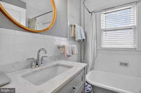 Bath - 20 Glen Ave, Annapolis, MD 21401 photo 1 of 4