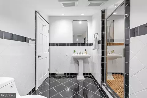 Bath - 522 Epping Forest Rd, Annapolis, MD 21401 photo 3 of 11