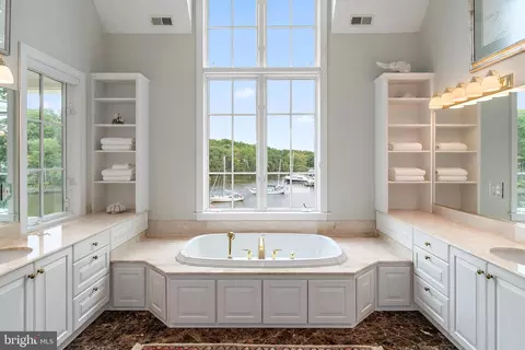 Bath - 117 Spa View Ave, Annapolis, MD 21401 photo 1 of 10