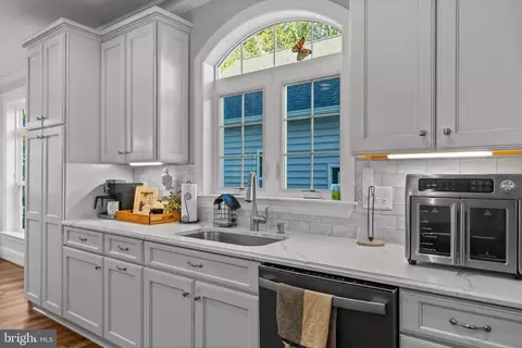 Kitchen - 5908 Candace Dr, Lothian, MD 20711 photo 6 of 7