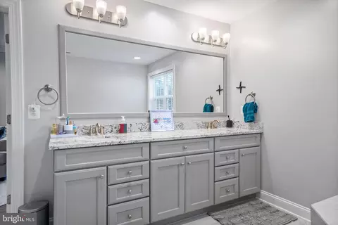 Bath - 5908 Candace Dr, Lothian, MD 20711 photo 2 of 4