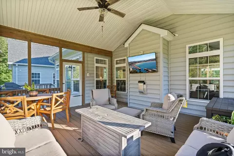Exterior - 5908 Candace Dr, Lothian, MD 20711 photo 17 of 21