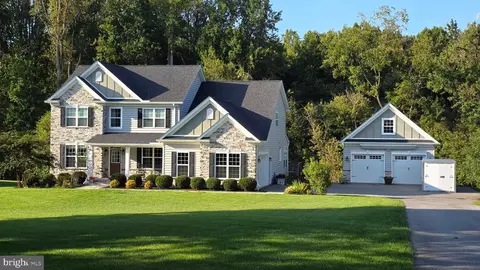 Exterior - 5908 Candace Dr, Lothian, MD 20711 photo 4 of 21