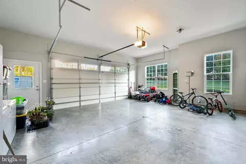 Entry Way - 5908 Candace Dr, Lothian, MD 20711 photo 15 of 23