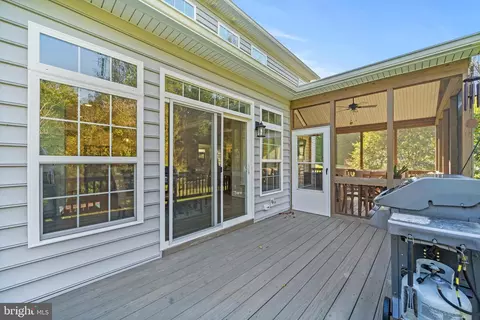 Exterior - 5908 Candace Dr, Lothian, MD 20711 photo 18 of 21