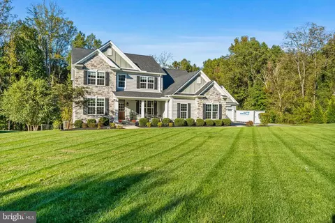 Exterior - 5908 Candace Dr, Lothian, MD 20711 photo 11 of 21