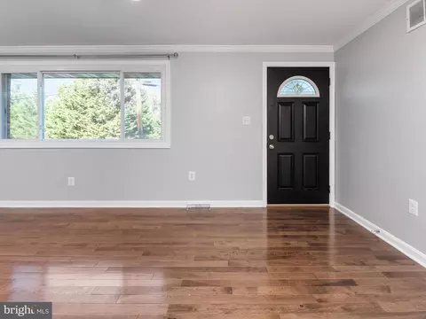 Entry Way - 105 Chestnut St E, Pasadena, MD 21122 photo 1 of 2