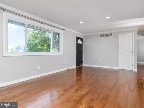 Living - 105 Chestnut St E, Pasadena, MD 21122 photo 3 of 5