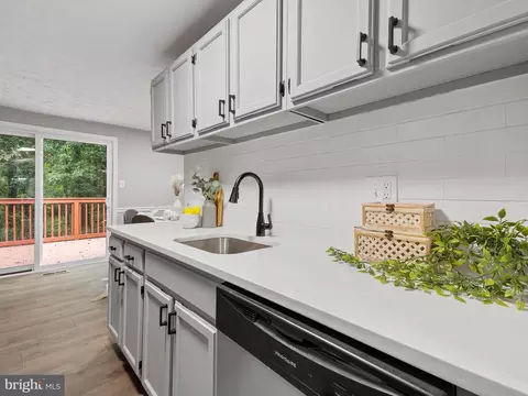 7965 Quail Ct, Glen Burnie, MD 21061