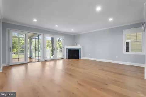 Living - 975 Phillips Dr, Arnold, MD 21012 photo 3 of 6