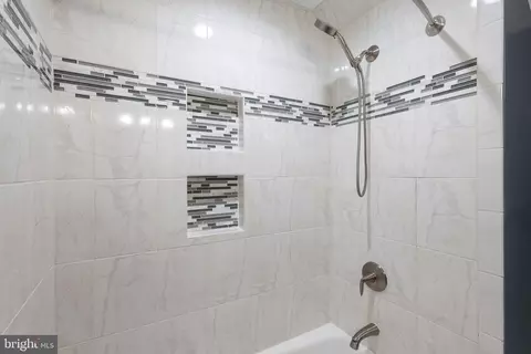 Bath - 975 Phillips Dr, Arnold, MD 21012 photo 2 of 6