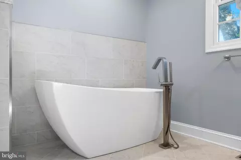 Bath - 975 Phillips Dr, Arnold, MD 21012 photo 6 of 6