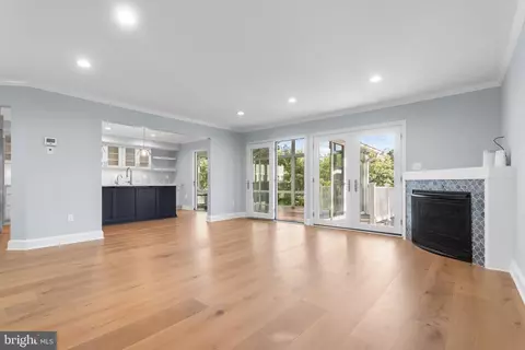 Living - 975 Phillips Dr, Arnold, MD 21012 photo 4 of 6