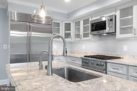 Kitchen - 975 Phillips Dr, Arnold, MD 21012 photo 3 of 4