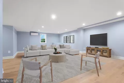 Living - 975 Phillips Dr, Arnold, MD 21012 photo 6 of 6