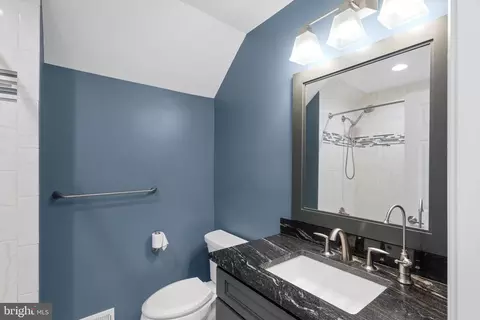 Bath - 975 Phillips Dr, Arnold, MD 21012 photo 1 of 6