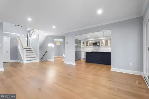 Living - 975 Phillips Dr, Arnold, MD 21012 photo 5 of 6