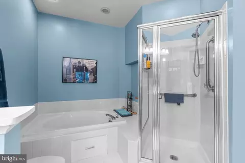 Bath - 344 Colony Point Pl, Edgewater, MD 21037 photo 3 of 4