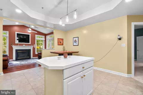 Kitchen - 344 Colony Point Pl, Edgewater, MD 21037 photo 4 of 4