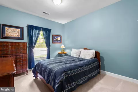 Bedroom - 344 Colony Point Pl, Edgewater, MD 21037 photo 5 of 6