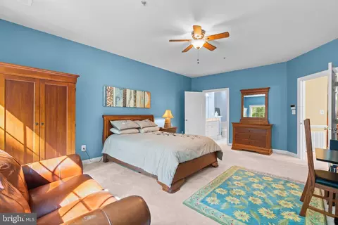Bedroom - 344 Colony Point Pl, Edgewater, MD 21037 photo 3 of 6