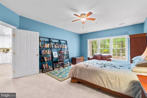 Bedroom - 344 Colony Point Pl, Edgewater, MD 21037 photo 2 of 6