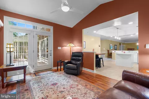 Entry Way - 344 Colony Point Pl, Edgewater, MD 21037 photo 2 of 3
