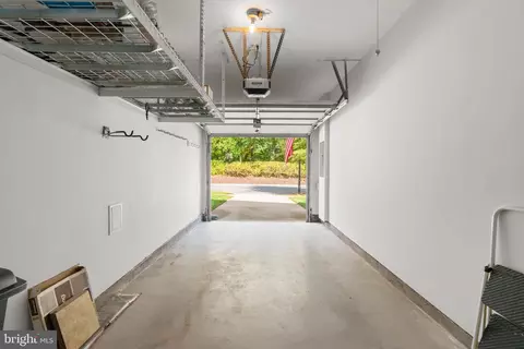Entry Way - 344 Colony Point Pl, Edgewater, MD 21037 photo 3 of 3
