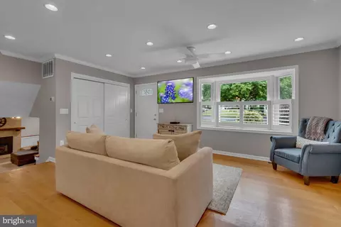 Living - 3057 Perch Dr, Riva, MD 21140 photo 1 of 3