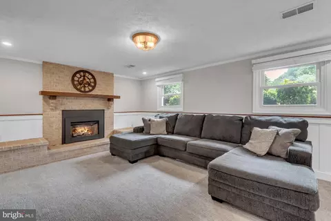 Living - 3057 Perch Dr, Riva, MD 21140 photo 2 of 3