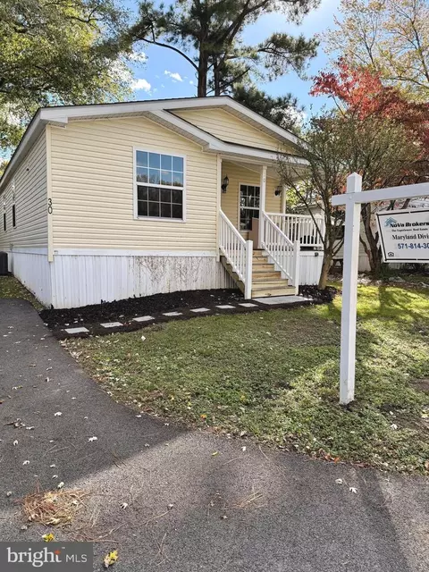 30 Jaguar Dr, Lothian, MD 20711