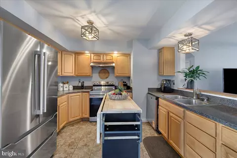 1908 Stonehearth Ct, Severn, MD 21144