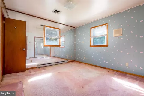 Bedroom - 1872 Cedar Rd, Pasadena, MD 21122 photo 3 of 4