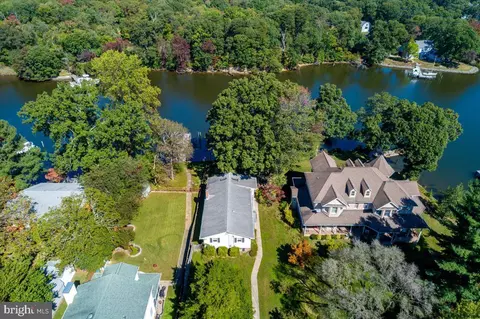 1872 Cedar Rd, Pasadena, MD 21122
