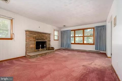 Living - 1872 Cedar Rd, Pasadena, MD 21122 photo 6 of 7