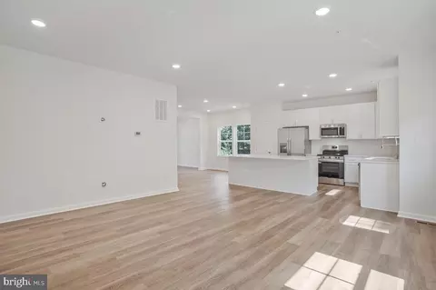 Entry Way - 404 Warwick, Edgewater, MD 21037 photo 5 of 10
