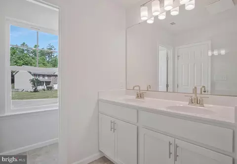 Entry Way - 404 Warwick, Edgewater, MD 21037 photo 9 of 10
