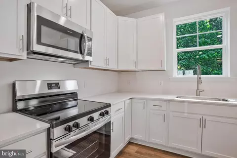 Entry Way - 404 Warwick, Edgewater, MD 21037 photo 4 of 10