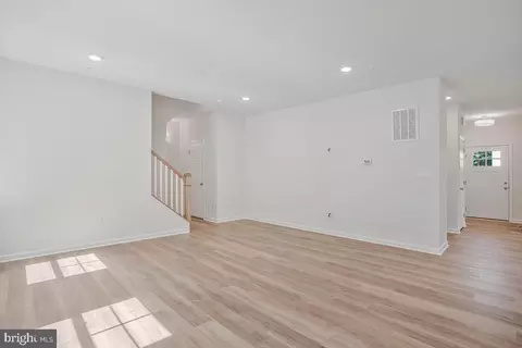 Living - 404 Warwick, Edgewater, MD 21037 photo 3 of 3