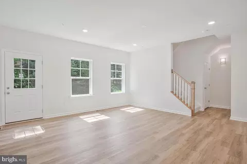 Living - 404 Warwick, Edgewater, MD 21037 photo 2 of 3